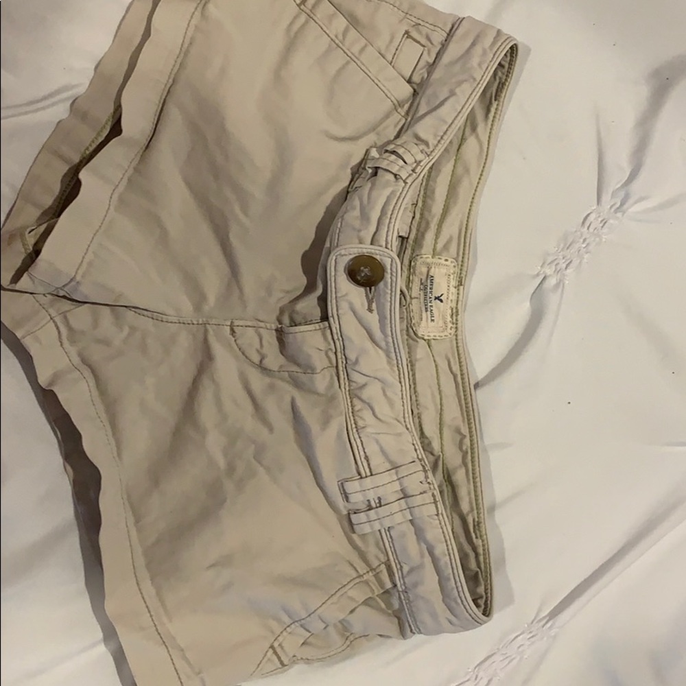 American Eagle beige shorts